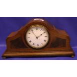 French inlaid walnut mantel clock, L: 28 cm. Working at lotting. P&P Group 3 (£25+VAT for the