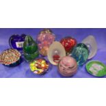 Twelve mixed glass paperweights including Mdina. Not available for in-house P&P, contact Paul O'