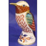 Royal Crown Derby Hummingbird with gold button, H: 10 cm. No cracks, chips or visible restoration.