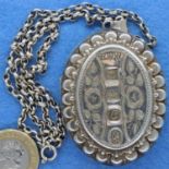 Hallmarked silver locket and chain, chain L: 44 cm, 29g. P&P Group 1 (£14+VAT for the first lot