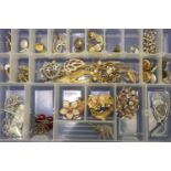 Selection of good quality costume jewellery. P&P Group 1 (£14+VAT for the first lot and £1+VAT for