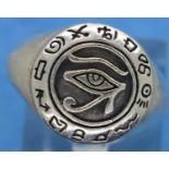 Silver Egyptian Eye Of Horus. ring, size T. P&P Group 1 (£14+VAT for the first lot and £1+VAT for