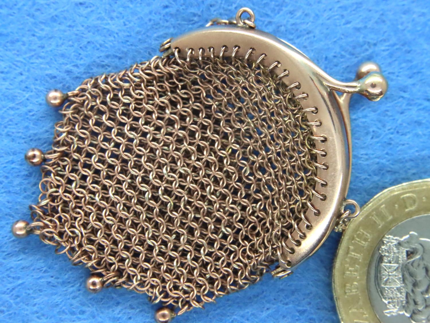 9ct rose gold sovereign purse, 6.5g. P&P Group 1 (£14+VAT for the first lot and £1+VAT for