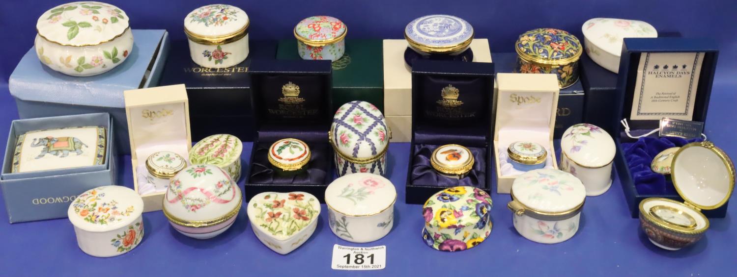 Tray of mixed enamel and ceramic pill boxes including Royal Worcester, Wedgwood etc. P&P Group 2 (£