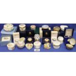 Tray of mixed enamel and ceramic pill boxes including Royal Worcester, Wedgwood etc. P&P Group 2 (£
