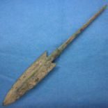 800 BC - Luristan Bronze Spear Head with long Tang, L: 16 cm. P&P Group 1 (£14+VAT for the first lot
