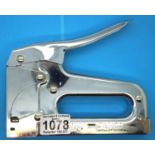 American Arrow fastener staple gun model T-50M. P&P Group 1 (£14+VAT for the first lot and £1+VAT