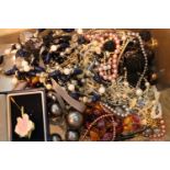 Collection of assorted costume jewellery. P&P Group 2 (£18+VAT for the first lot and £3+VAT for