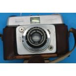 Vintage Ilford Sportsmax film camera with leather case. P&P Group 1 (£14+VAT for the first lot