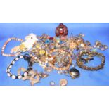 Collection of mixed costume jewellery including earrings etc. P&P Group 1 (£14+VAT for the first lot