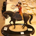 Resin figurine of the Queen, H: 30 cm. Not available for in-house P&P, contact Paul O'Hea at