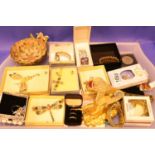 Tray of jewellery including Kirks Folly and wristwatches. P&P Group 2 (£18+VAT for the first lot and