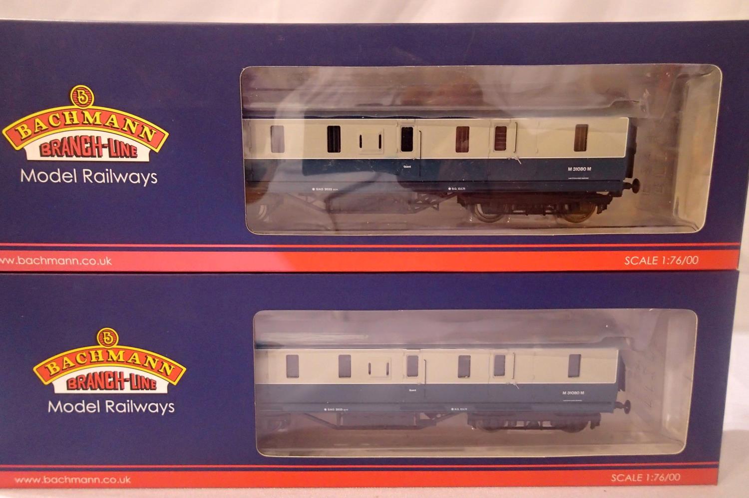 Two Bachmann 34-332 full brake coach, blue/grey, in excellent condition, boxed. P&P Group 1 (£14+VAT