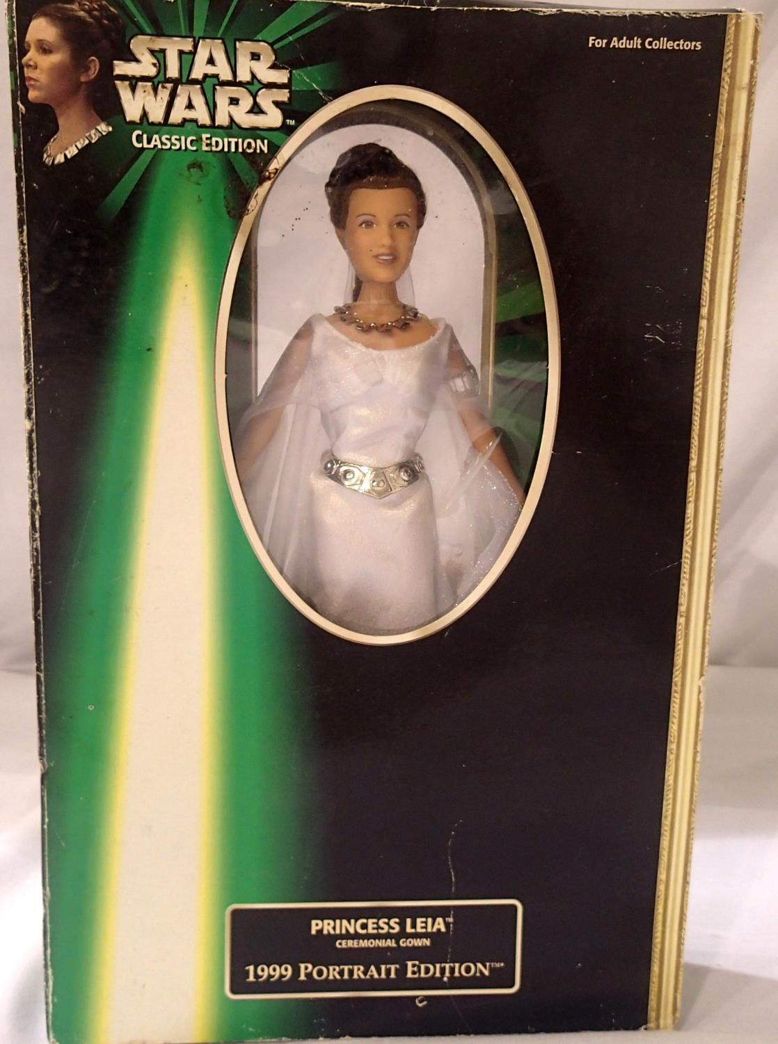 Boxed figure of princess Leia from the 1999 portrait edition. P&P Group 2 (£18+VAT for the first lot