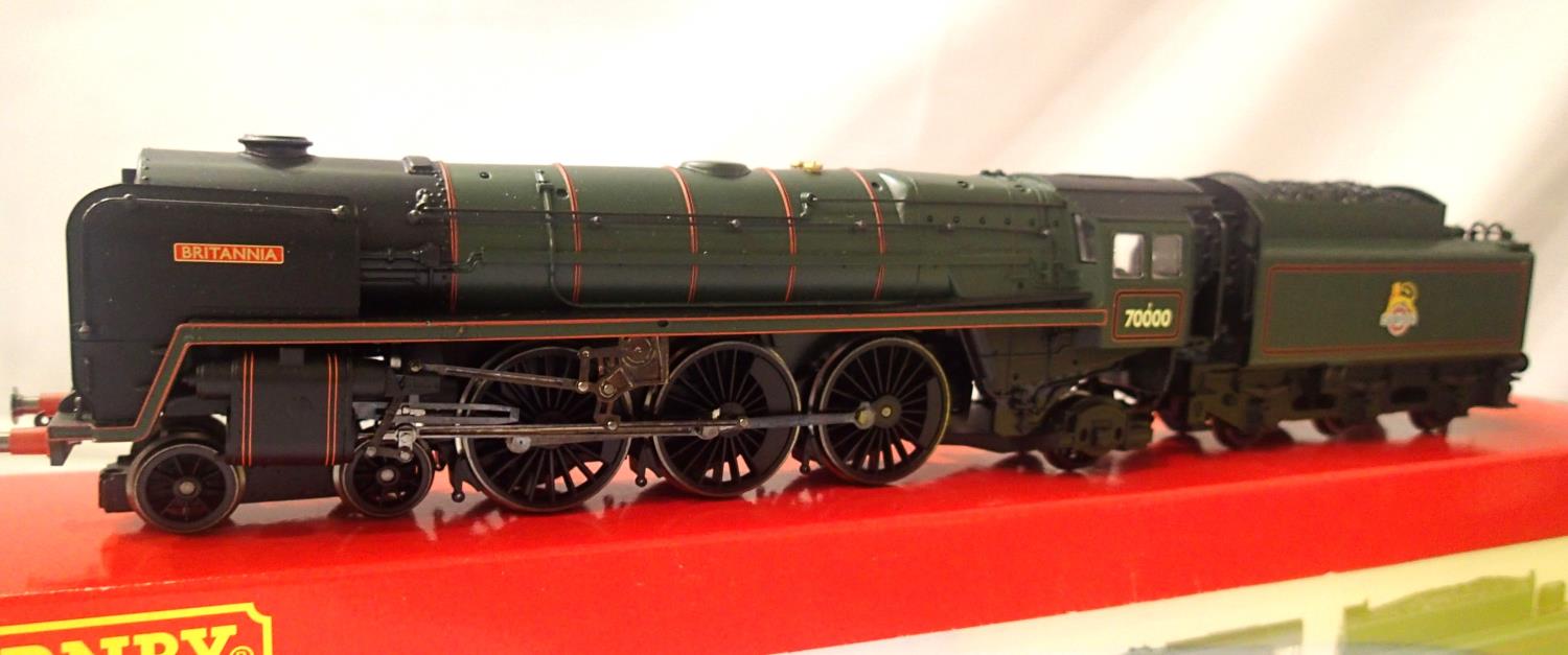 Hornby R2207 Class 7MT, Britannia, BR Green, Early Crest in excellent to very near mint condition,