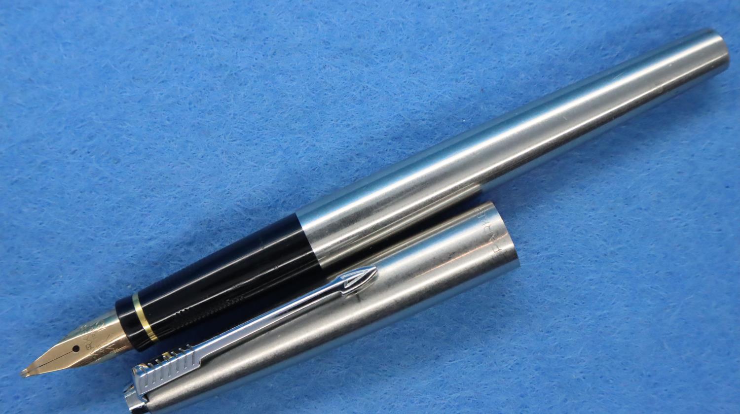 Parker 14ct gold nib fountain pen. P&P Group 1 (£14+VAT for the first lot and £1+VAT for