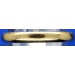 9ct gold band, size Q, 1.7g. P&P Group 1 (£14+VAT for the first lot and £1+VAT for subsequent lots)