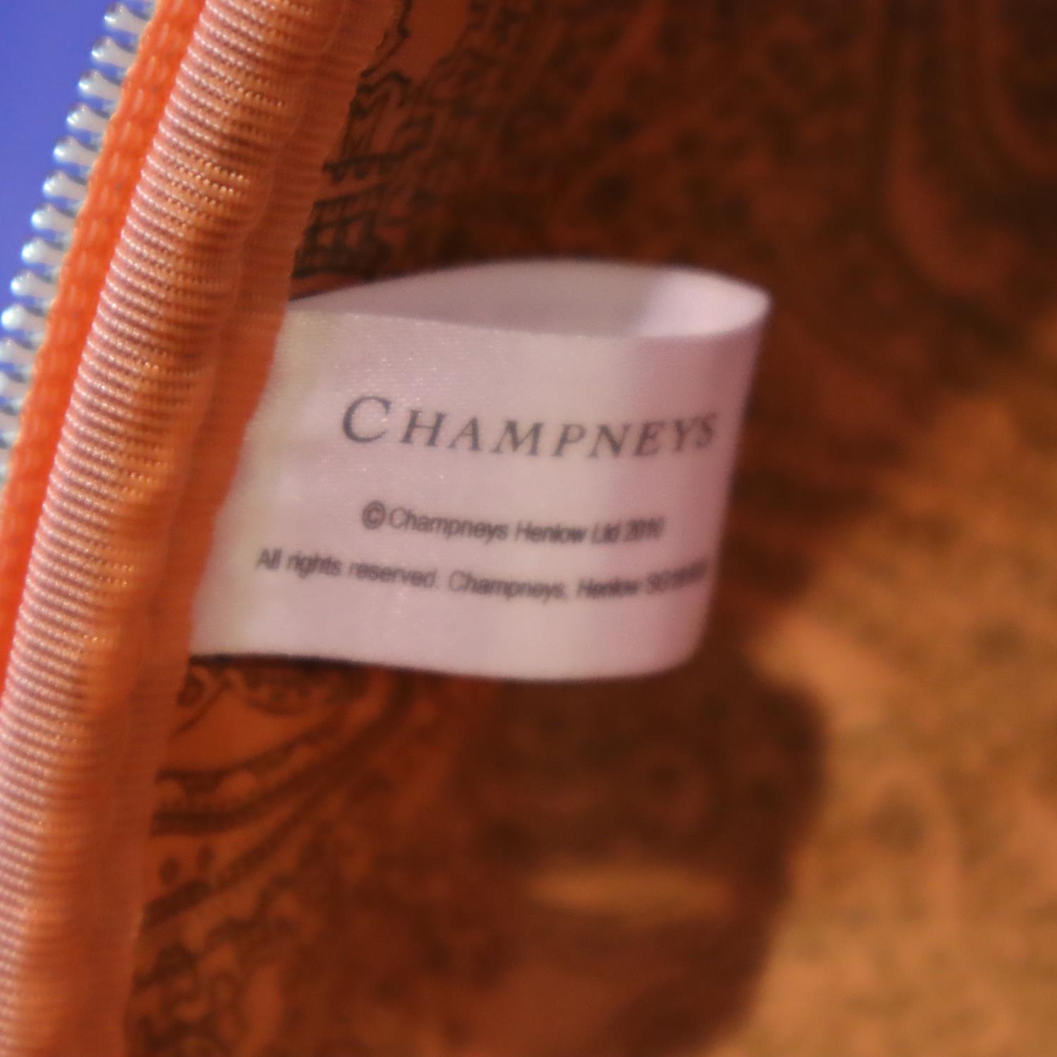 Cream hard cased Champneys travel handbag, L: 35 cm. P&P Group 2 (£18+VAT for the first lot and £3+ - Image 2 of 2