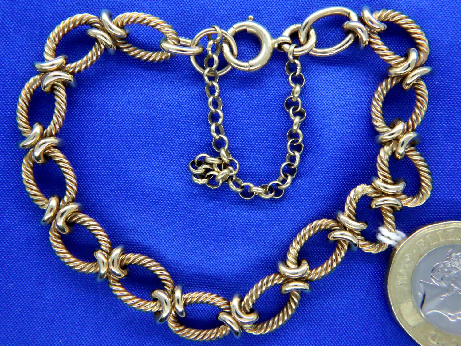 Victorian 9ct gold twist link bracelet, 23.9g. P&P Group 1 (£14+VAT for the first lot and £1+VAT for