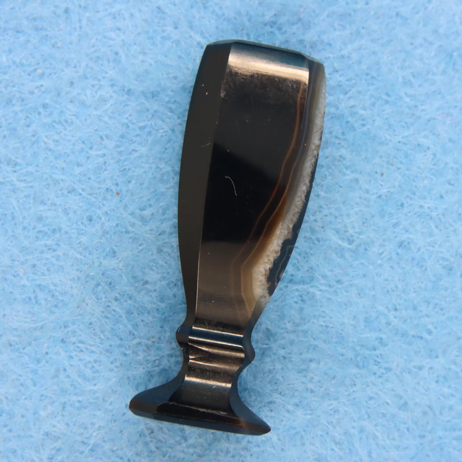 Small onyx seal and a glass seal with white metal top, Tallest 9.5cm, Small 3 cm. P&P Group 1 (£14+ - Image 3 of 5