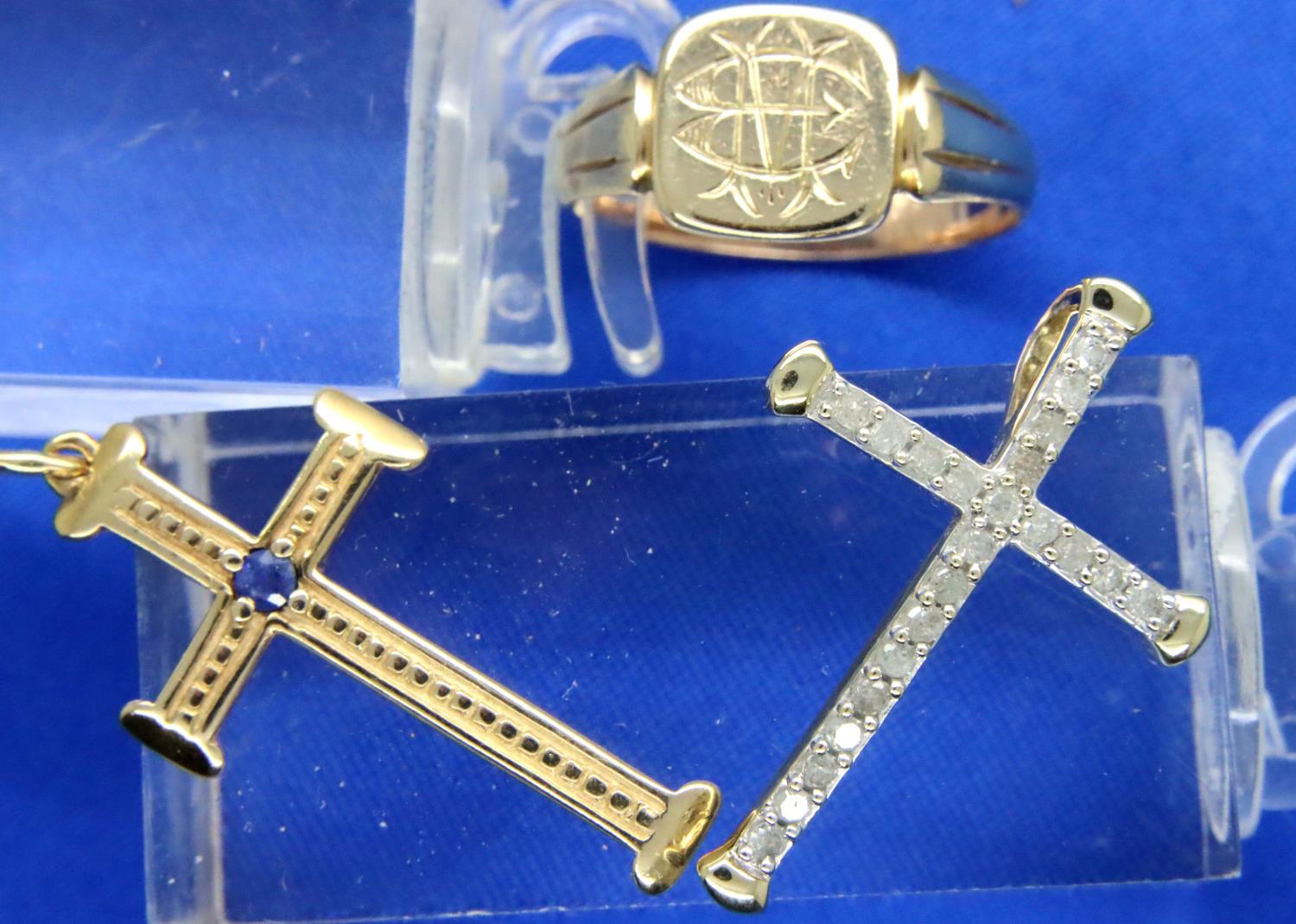 9ct gold jewellery comprising ring, cross pendant and a 10ct gold and diamond cross pendant,