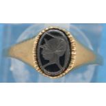 9ct gold haemetite Intaglio centurion ring, size P, 1.5g. P&P Group 1 (£14+VAT for the first lot and