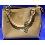 Beige ladies handbag by Ben Di Lisi for Debenhams, L: 26 cm. P&P Group 2 (£18+VAT for the first