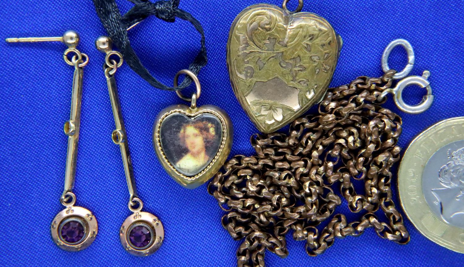 Presumed 9ct gold heart pendant (unmarked) with further antique jewellery. P&P Group 1 (£14+VAT