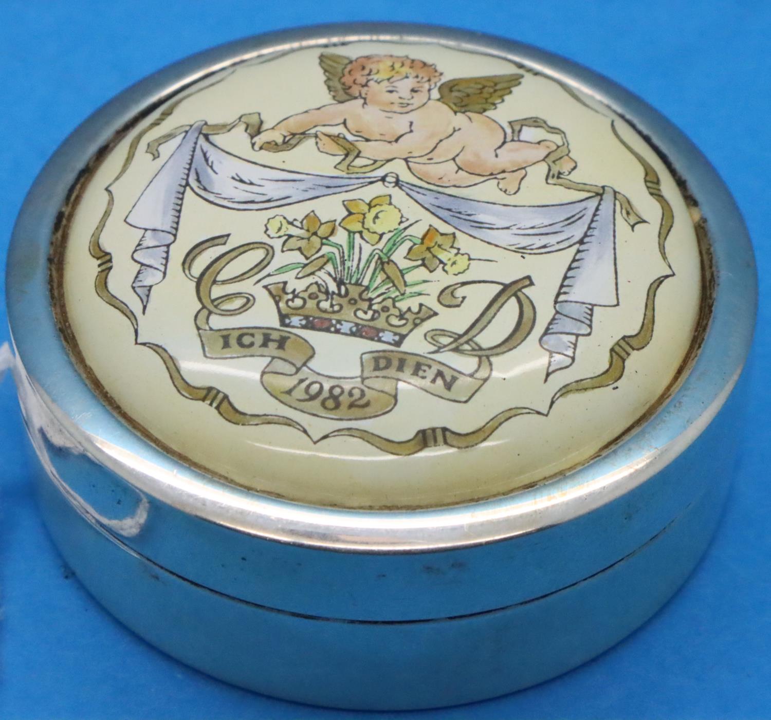 Hallmarked silver limited edition 68/1500 1982 ceramic inset pot, 49g. P&P Group 1 (£14+VAT for