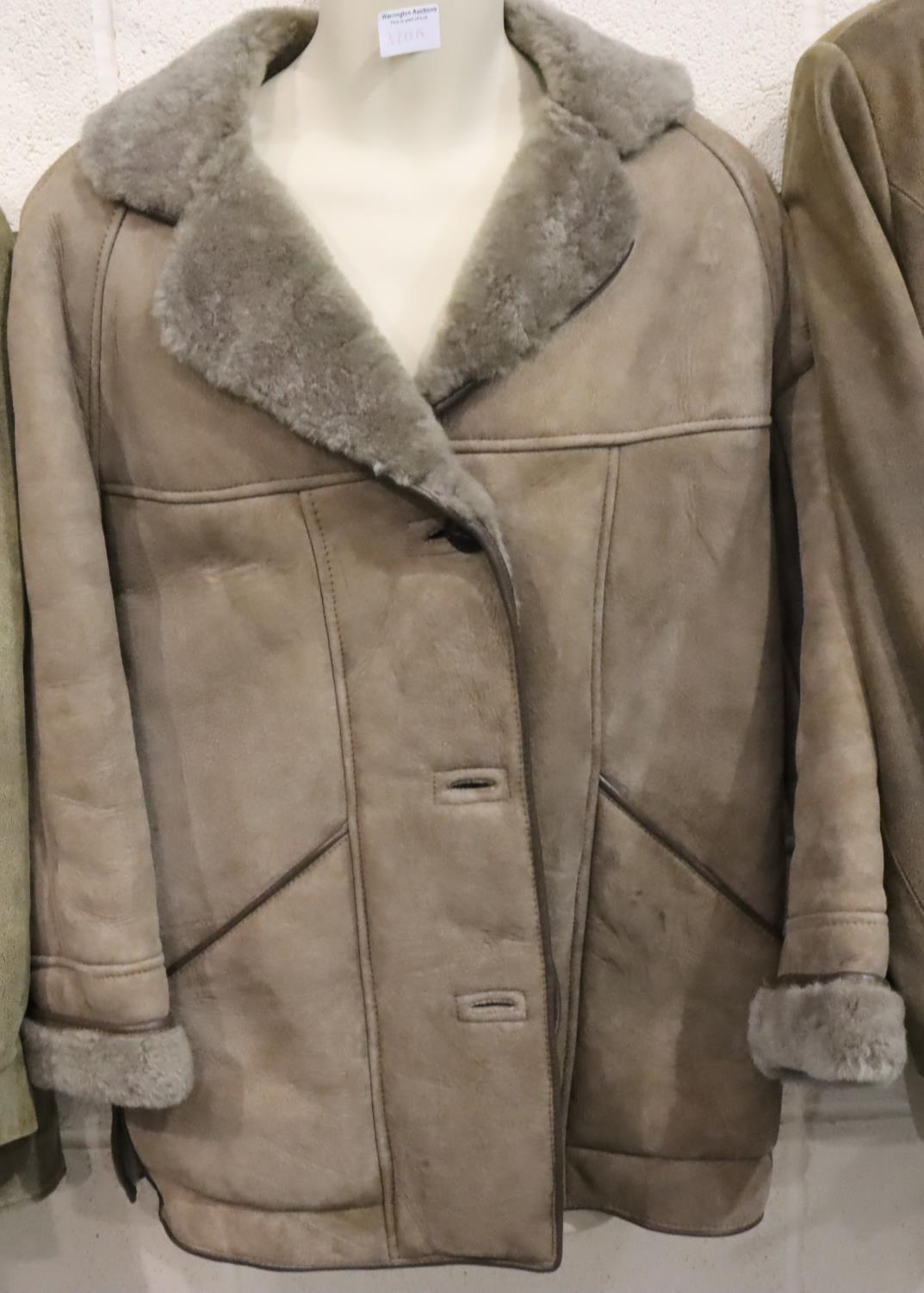 Ladies new sheepskin coat, made in England, size M. P&P Group 3 (£25+VAT for the first lot and £5+