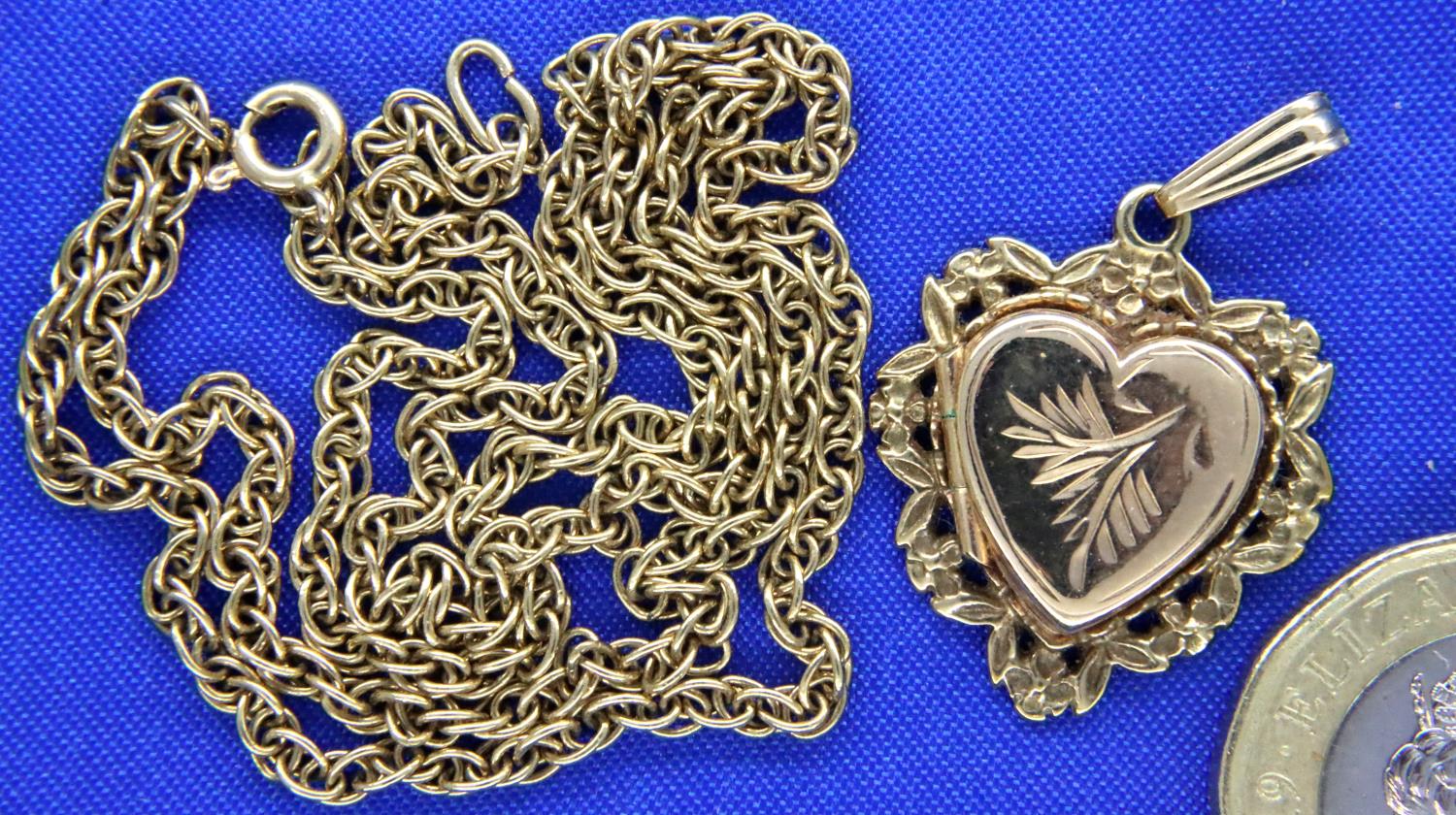 9ct gold heart shaped locket and a neck chain, 8.8g. P&P Group 1 (£14+VAT for the first lot and £1+