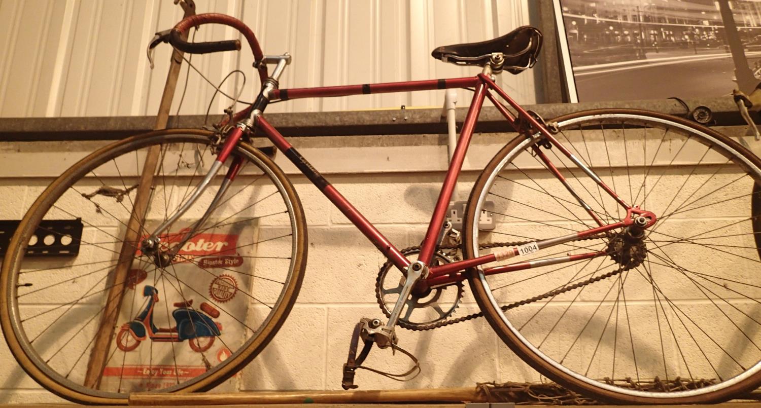 22" mens single gear Carlton racing bike with flightdeck bars, original saddle, cup in pegs. Not