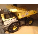 Tonka 354 tipping dump truck. Not available for in-house P&P, contact Paul O'Hea at Mailboxes on