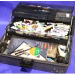 Toolbox of artist materials. P&P Group 2 (£18+VAT for the first lot and £3+VAT for subsequent lots)
