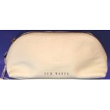 Glazed cream leather Ted Baker wash bag, L: 21 cm. P&P Group 1 (£14+VAT for the first lot and £1+VAT