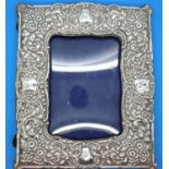 Hallmarked silver Edwardian easel back photograph frame 18 x 22 cm, picture size 9.5 x 13.5 cm. P&