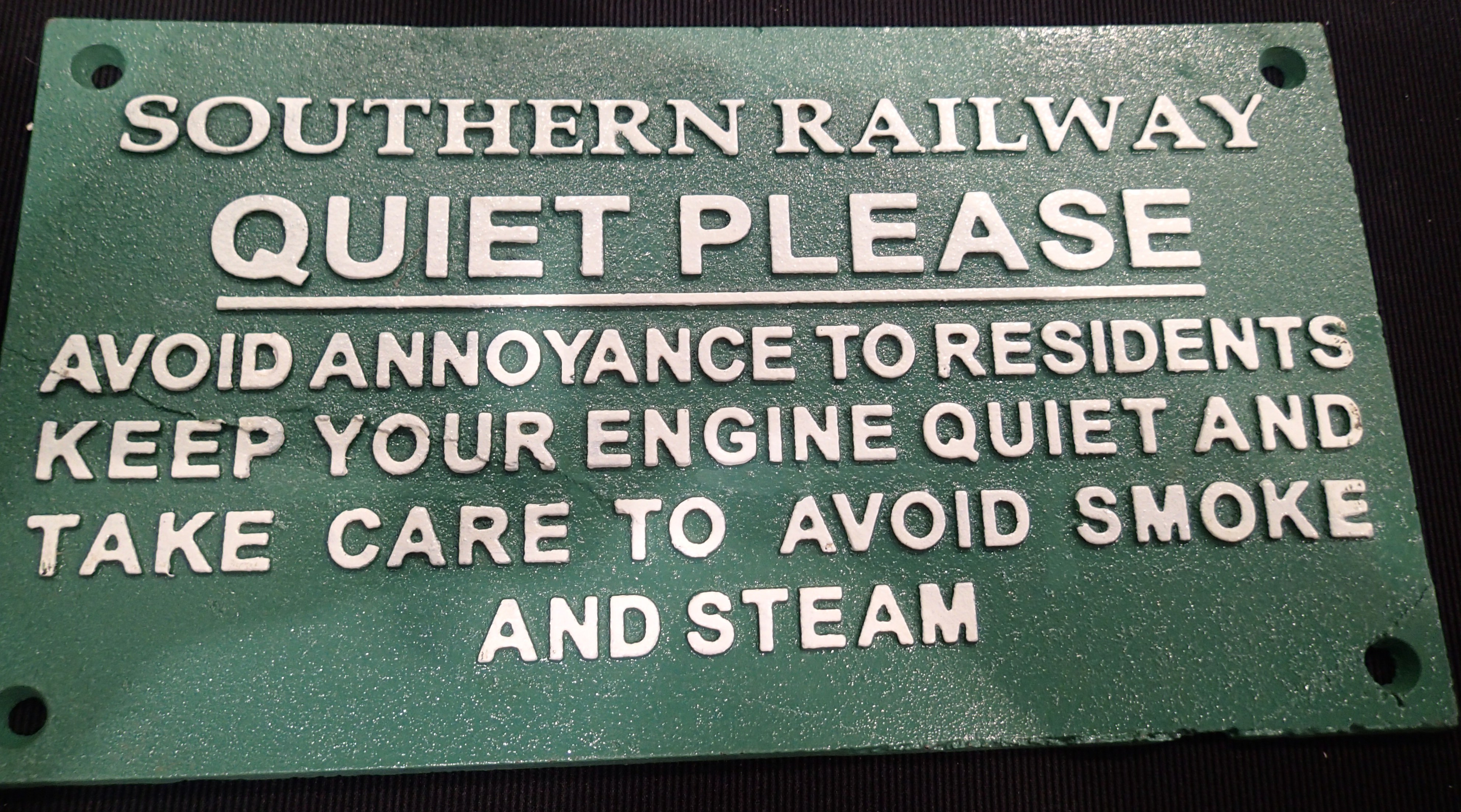 Railwayana cast iron painted replica notice; Quiet Please, Southern Railway, 27 x 15 cm. P&P Group 2