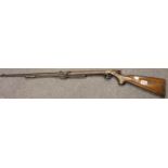 Vintage under lever air rifle numbered S71561. P&P Group 3 (£25+VAT for the first lot and £5+VAT for