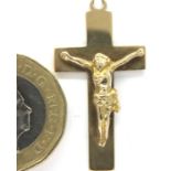 9ct gold crucifix pendant with a split ring, 2.7g. Pendant L: 3.1 cm. P&P Group 1 (£14+VAT for the