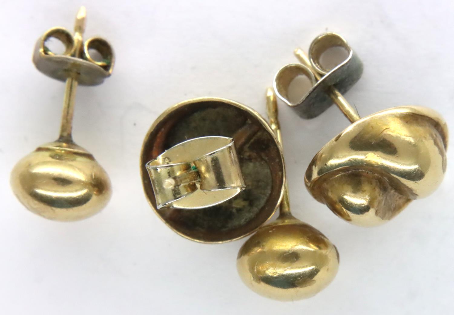 Two pairs of 9ct gold earrings, combined 3.3g. P&P Group 1 (£14+VAT for the first lot and £1+VAT for - Image 2 of 2