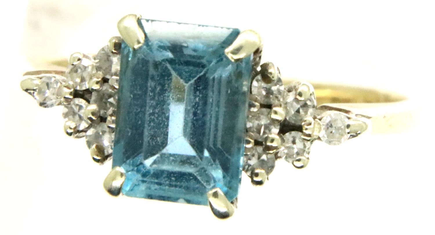 9ct gold aquamarine and diamond set cocktail ring, size J/K, 1.9g. P&P Group 1 (£14+VAT for the