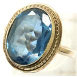 9ct gold blue topaz set solitaire dress ring, size M/N, 4.8g, Birmingham assay, 1979. P&P Group