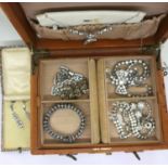 Jewellery box containing diamante items. P&P Group 1 (£14+VAT for the first lot and £1+VAT for