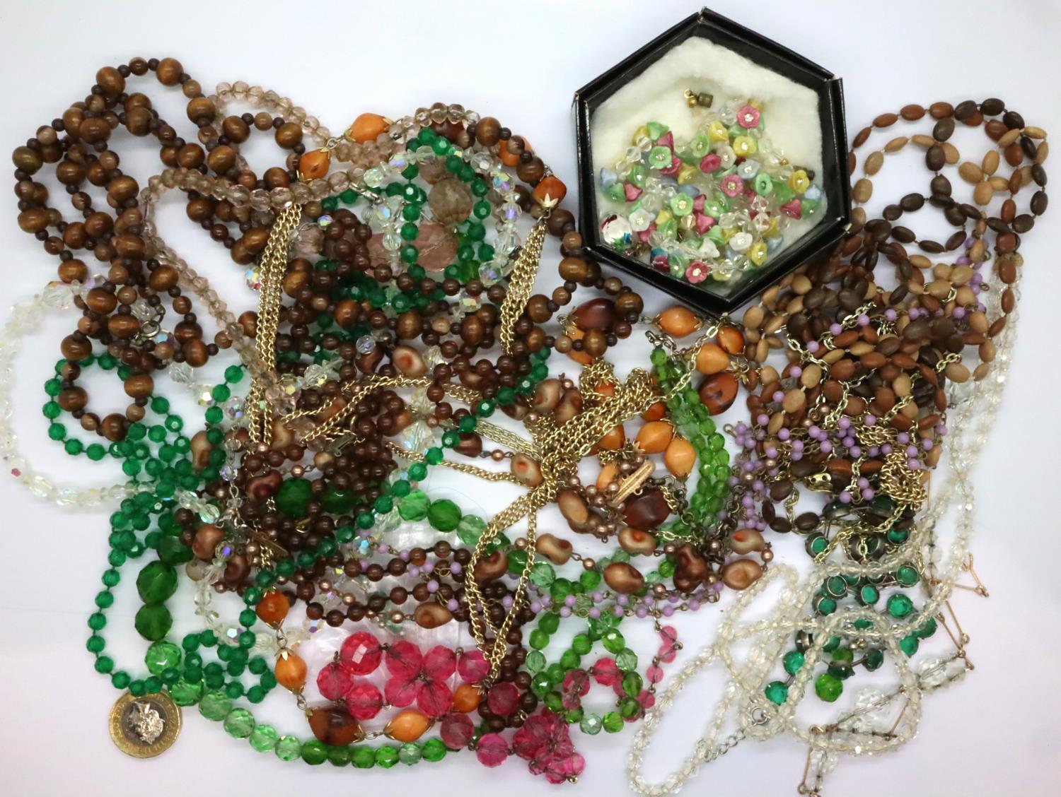 Box of mixed costume jewellery necklaces. P&P Group 1 (£14+VAT for the first lot and £1+VAT for