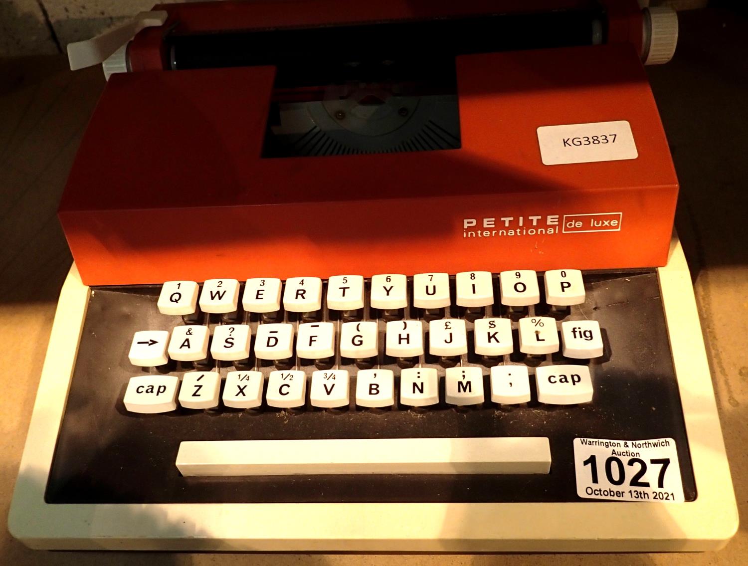 Petite International De Luxe typewriter. Not available for in-house P&P, contact Paul O'Hea at