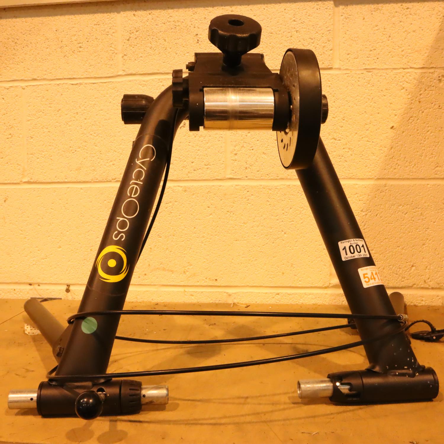 Cycle Ops training rig. Not available for in-house P&P, contact Paul O'Hea at Mailboxes on 01925