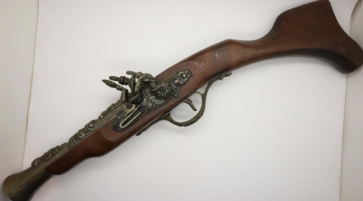 20th century replica flintlock blunderbuss pistol. P&P Group 2 (£18+VAT for the first lot and £3+VAT