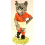 Boxed Beswick limited edition football cat, Kit Cat, 170/1500, H: 17 cm. No cracks, chips or visible