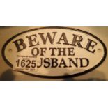 Cast iron beware of the husband sign, L: 18 cm. P&P Group 1 (£14+VAT for the first lot and £1+VAT