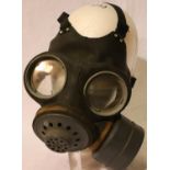 1950s British Army gas mask. P&P Group 1 (£14+VAT for the first lot and £1+VAT for subsequent lots)